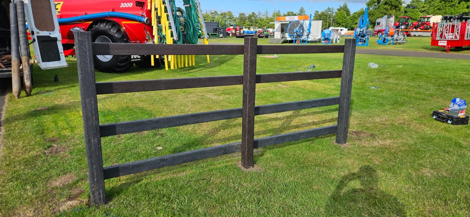 Recycled plastic agricultural 3-rail fence