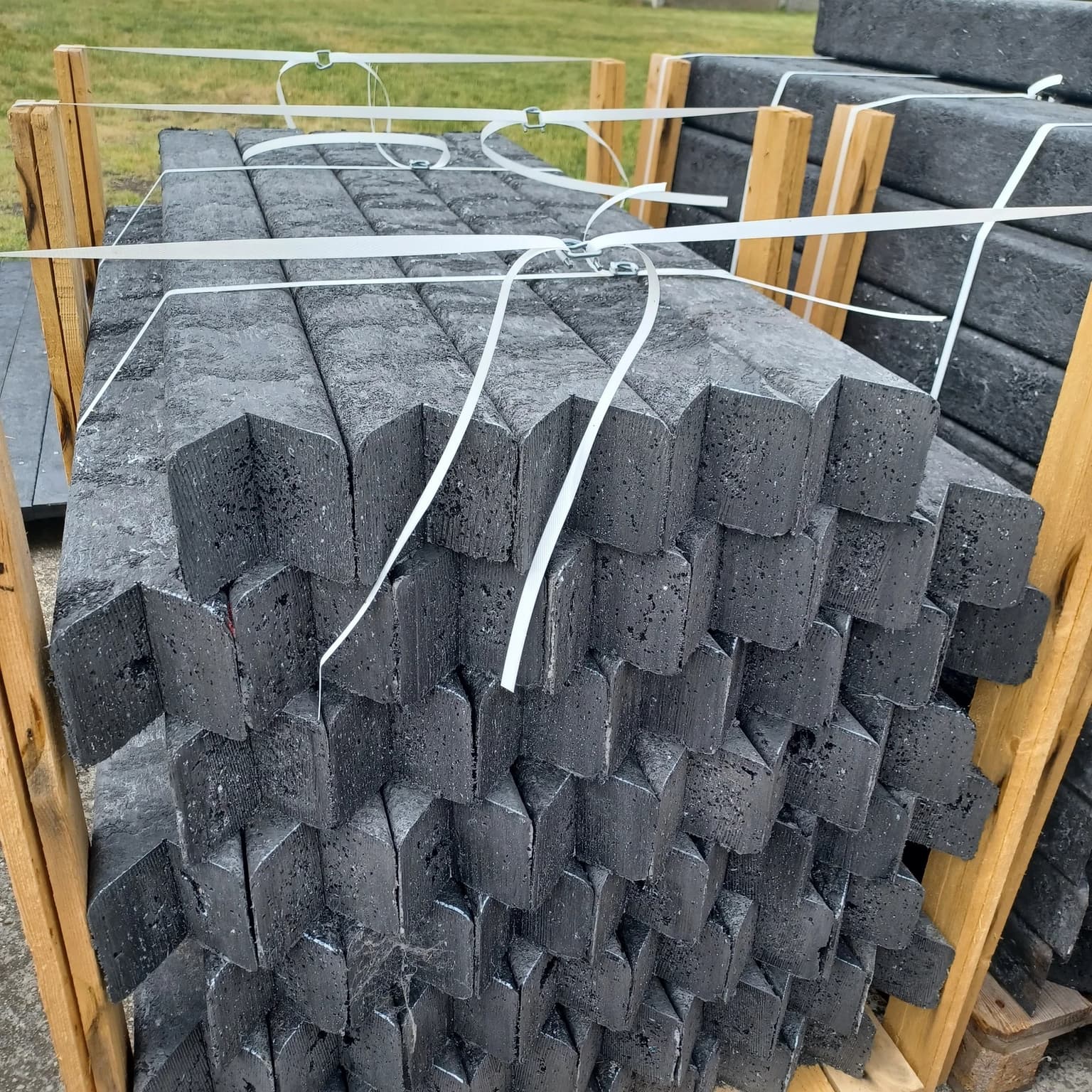 Recycled plastic fence posts bulk supply