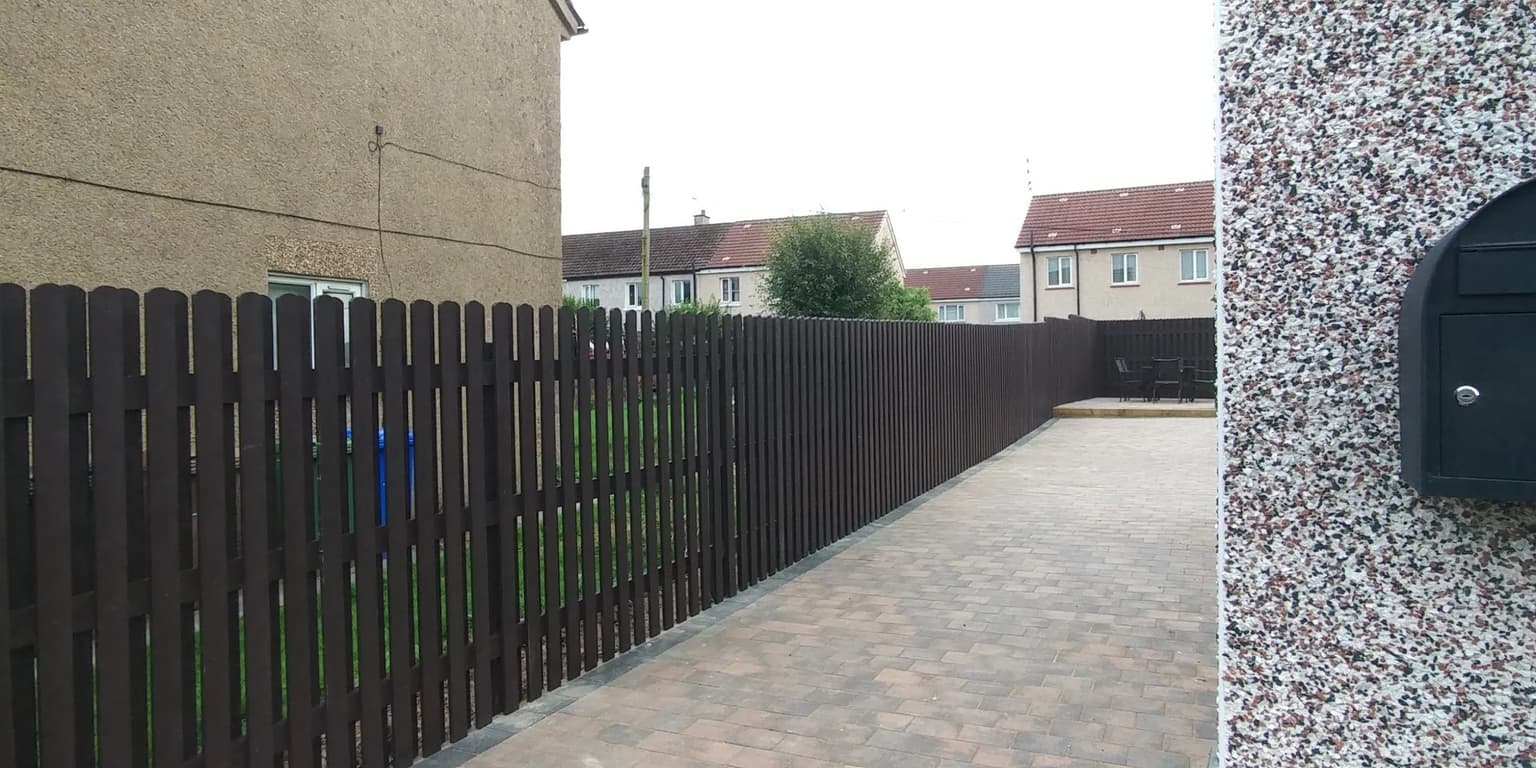 Recycled plastic fence boards for agricultural and equestrian fencing