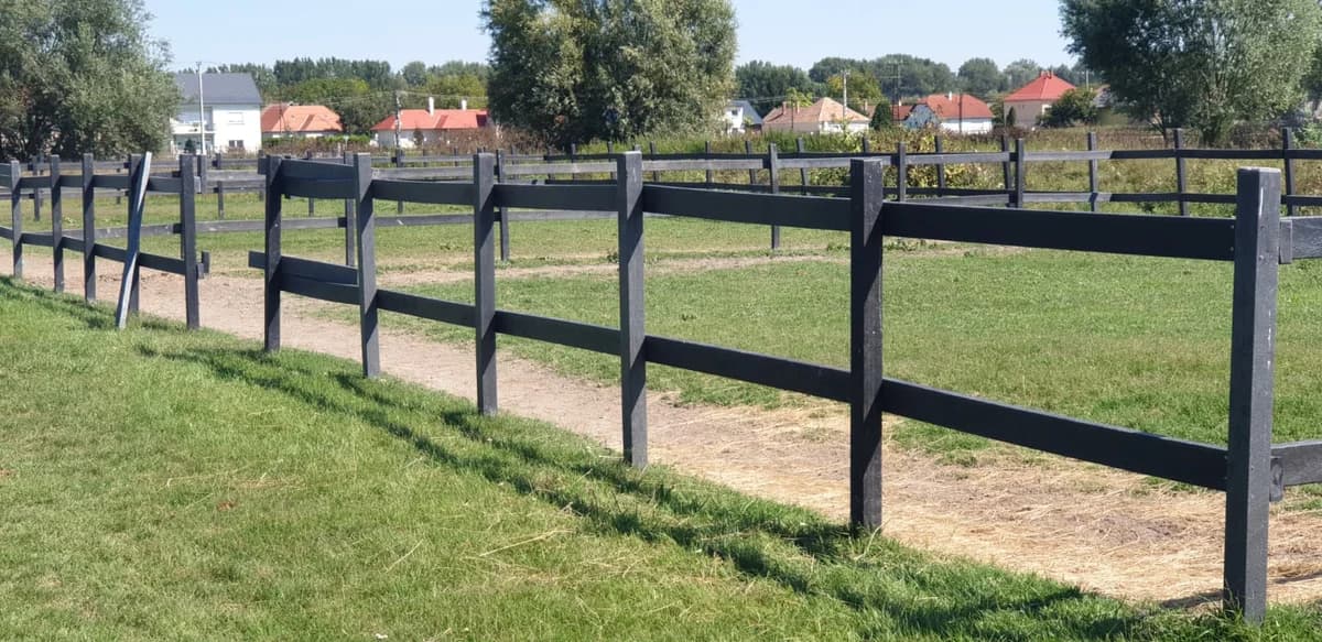 Recycled Plastic Fence Posts: The Practical Choice for UK Farms and Paddocks